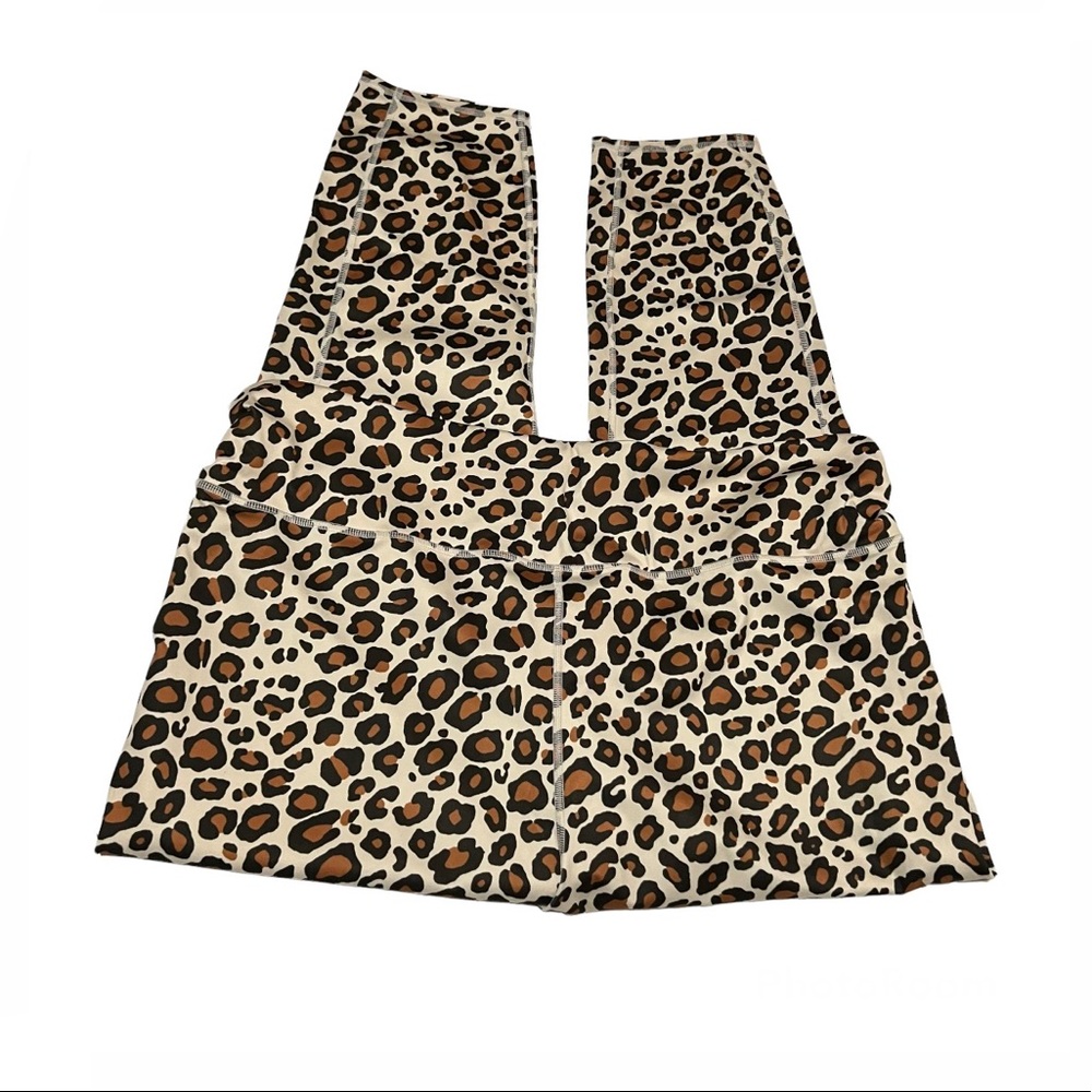 Wavvy | Leopard Athletic Cheetah Print Leggings